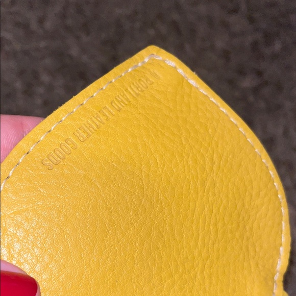 Naples Portland Leather Yellow Heart-Shaped Coin Purse - Picture 5 of 5